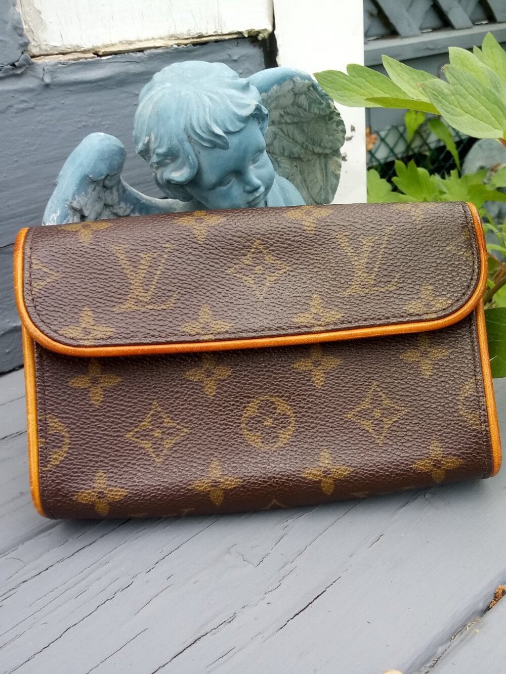 LOUIS VUITTON Pochette Florentine Bum Bag - Picture 5 of 13